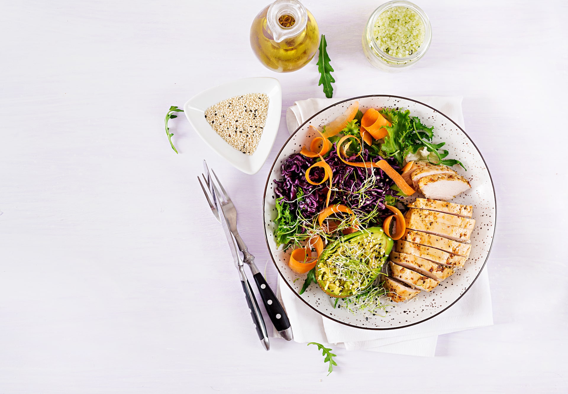 Dieta ketogeniczna – opinie ekspertów. Co mówią o niej dietetycy i badania?